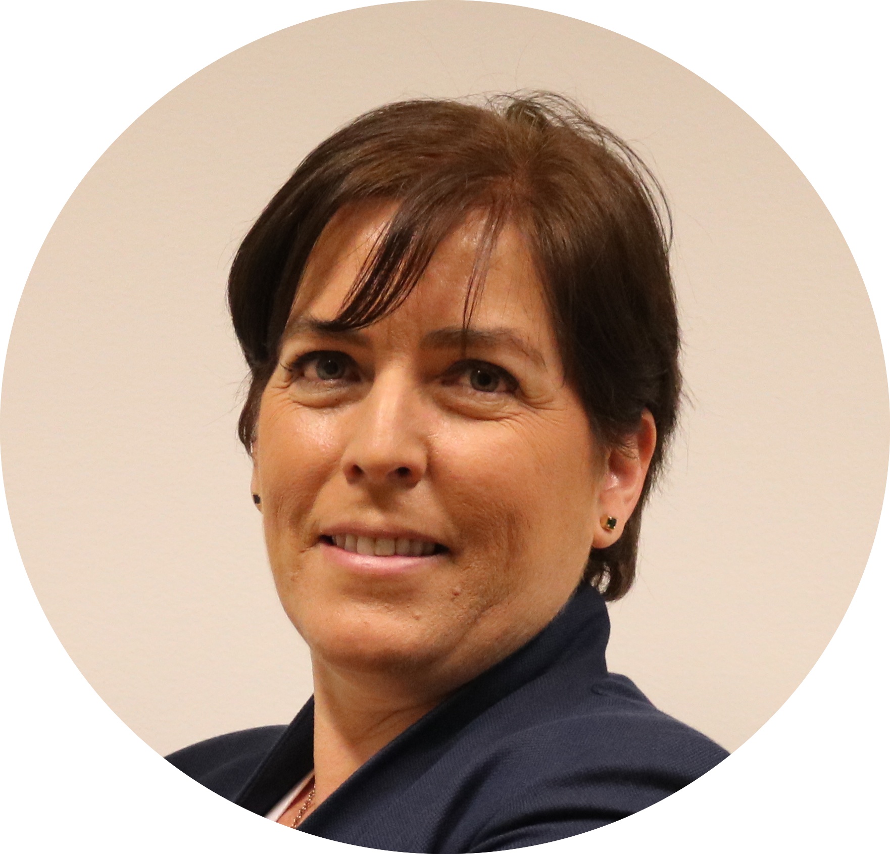 Dña. NORA PALACIOS